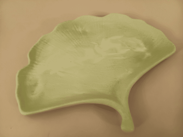 Soucoupe feuille de Ginkgo verte en Jesmonite
